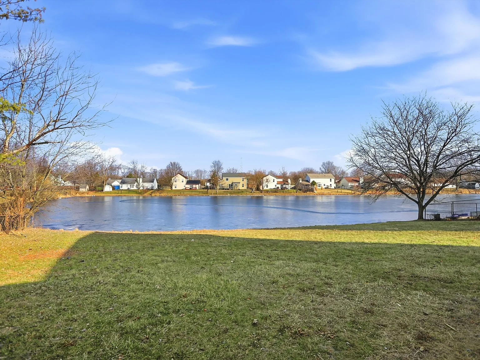 3 bed, 2.5 bath, 1620 sqft, $2,300 — Photo 3