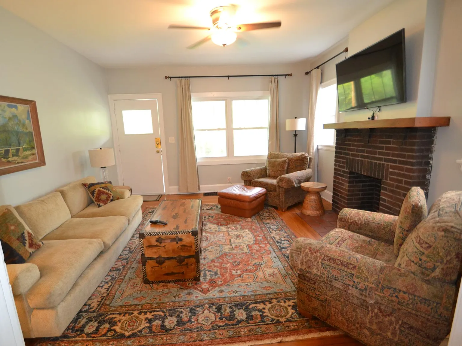 3 bed, 1600 sqft, $2,200 — Photo 2