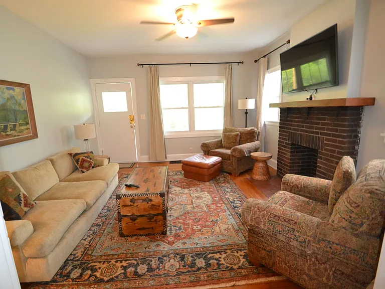5525 Tompkins Ave — Photo 2