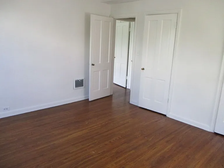 1000-1004 Tiverton Avenue 10844 52 Weyburn Ave — Photo 6