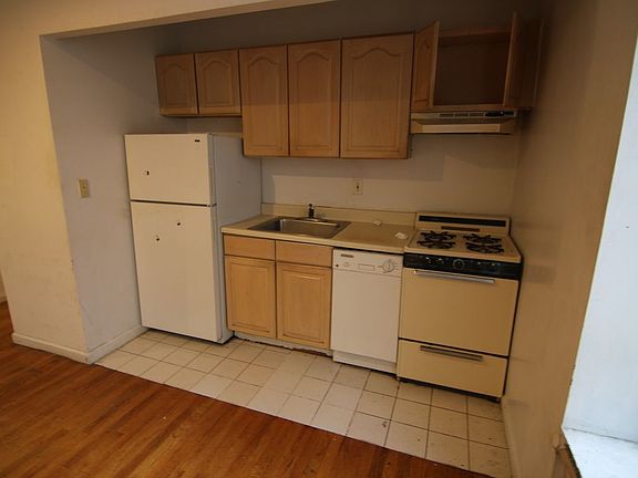 3rd image of 311 W 95th St APT 1D
