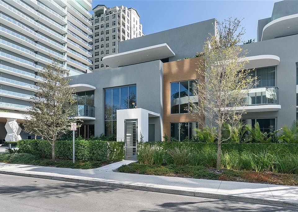 1st image of 3020 W SANTIAGO STREET #1