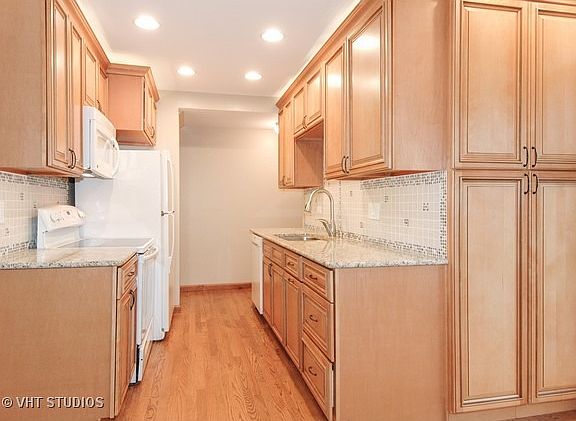 3rd image of 991 Marbilynn Dr