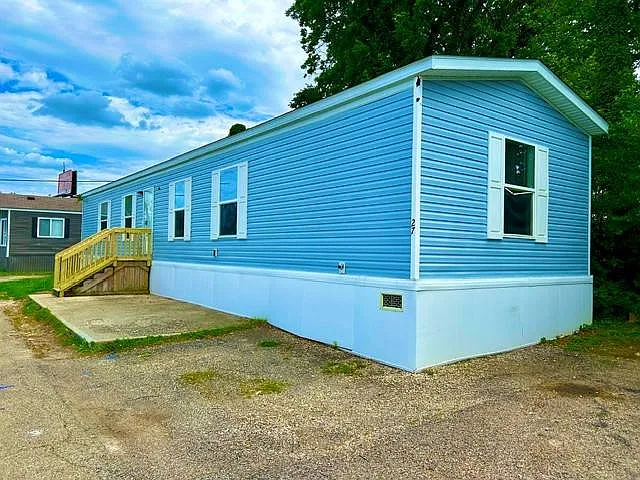 3 bed, 2.0 bath, 1034 sqft, $1,300 — Photo 2