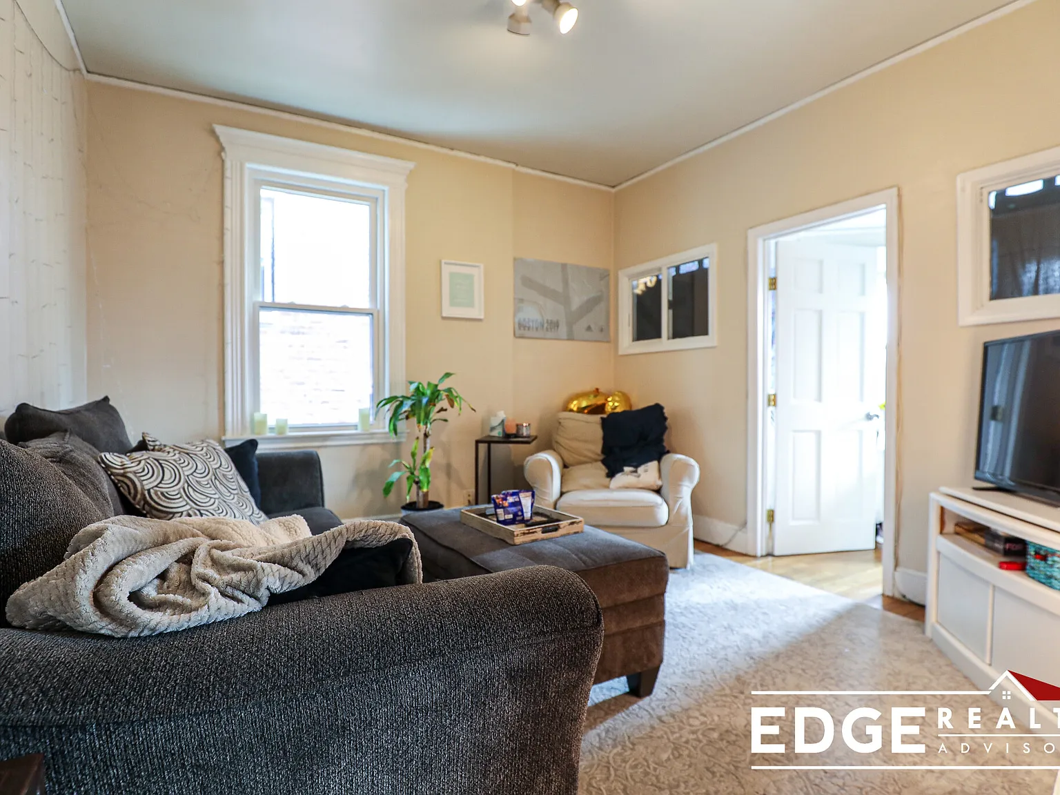 4 bed, 1.5 bath, 1200 sqft, $4,400 — Photo 1