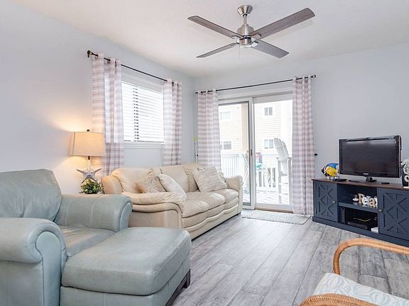 3rd image of 1101 Lake Park Blvd S APT 1B