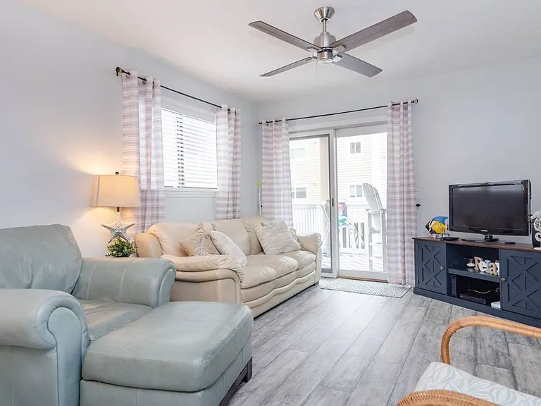 1101 Lake Park Blvd S #1B — Photo 3