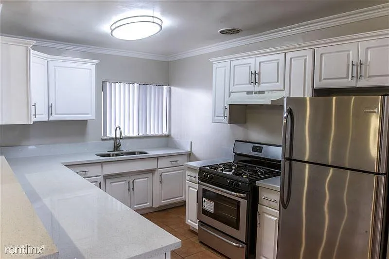 $3,000 / completely renovated 3BR+2BA+2parking, hardwood, Hollywood — Photo 4