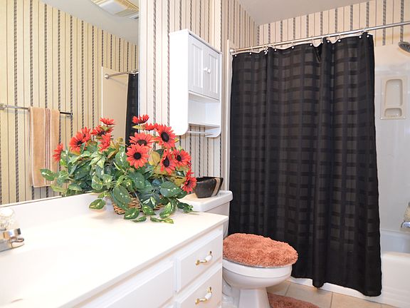 2 Full Baths Upstairs