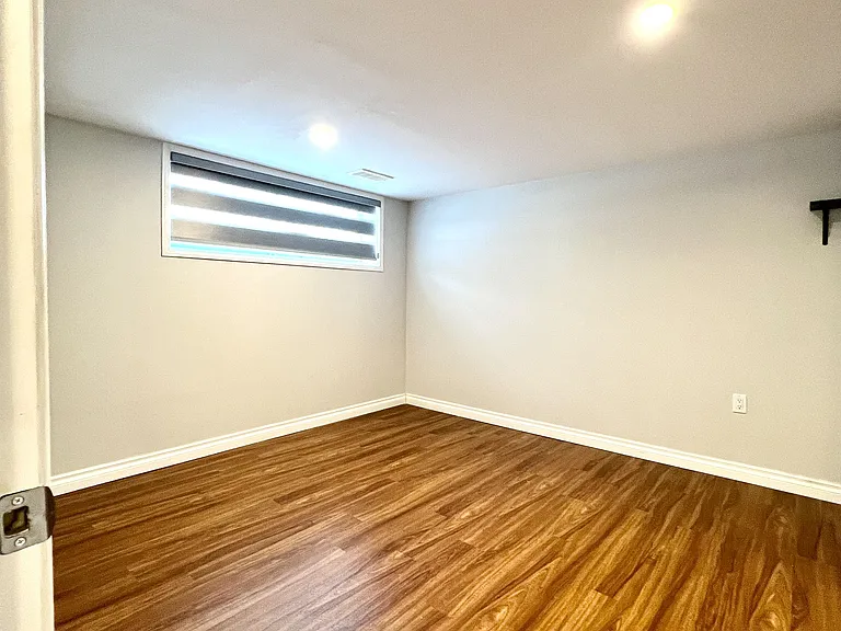 5285 Woodhaven Ct #BASEMENT — Photo 6