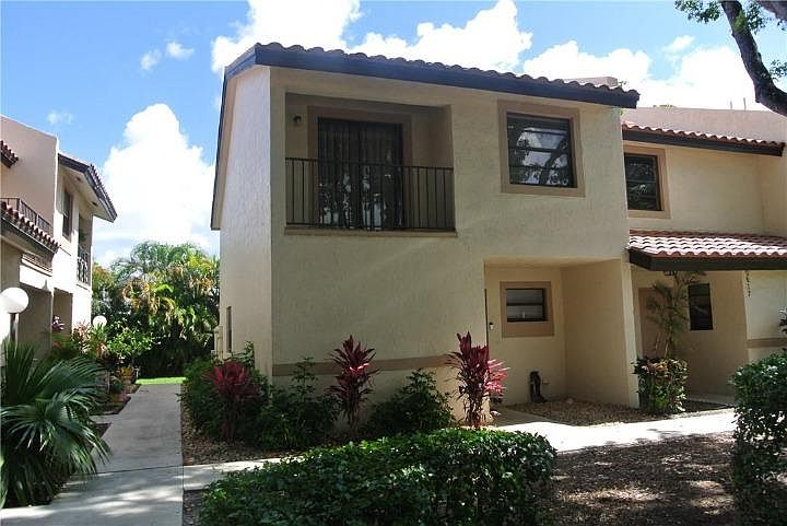 1st image of 10618 Royal Palm Blvd