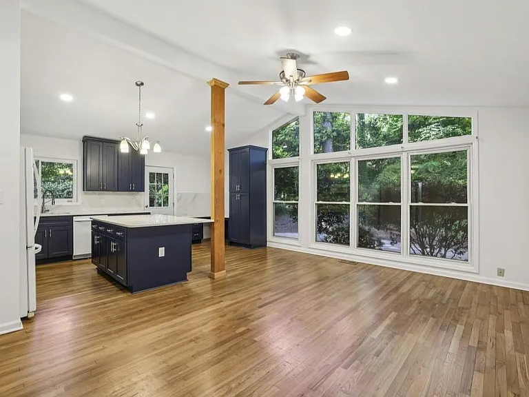 2056A Abby Ln NE — Photo 2