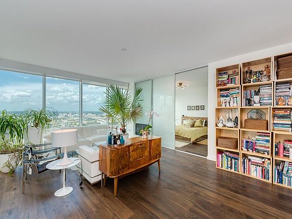 3rd image of 1040 Biscayne Blvd APT 3207