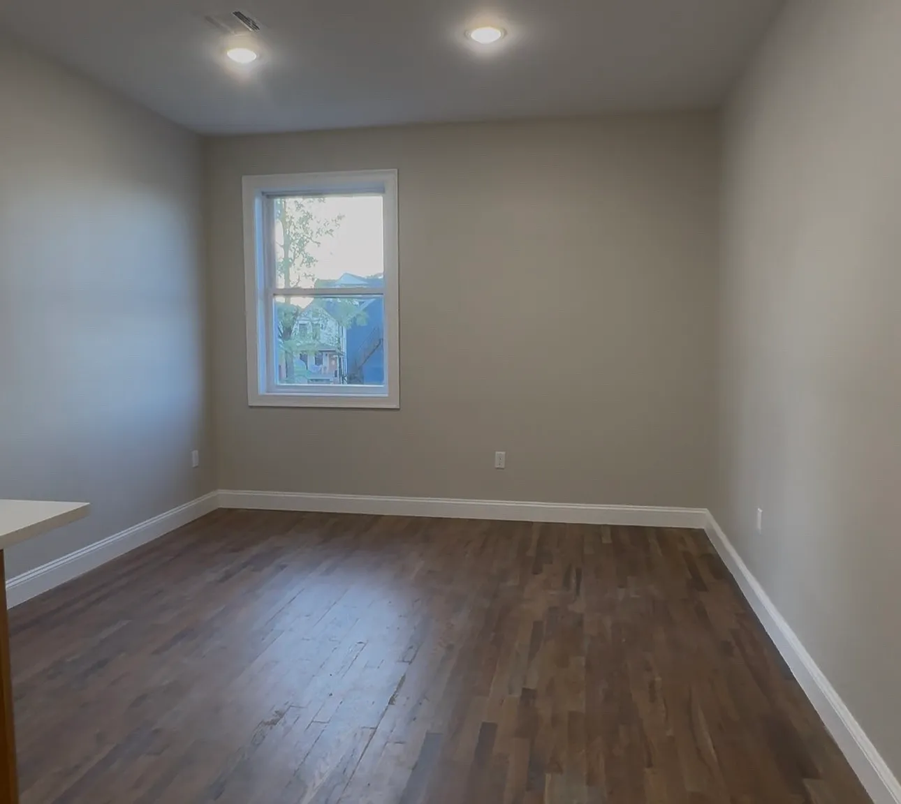 3 bed, 1300 sqft, $3,200 — Photo 2