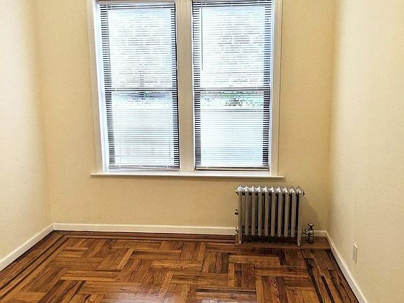 5th image of 2572 43rd St APT 1R