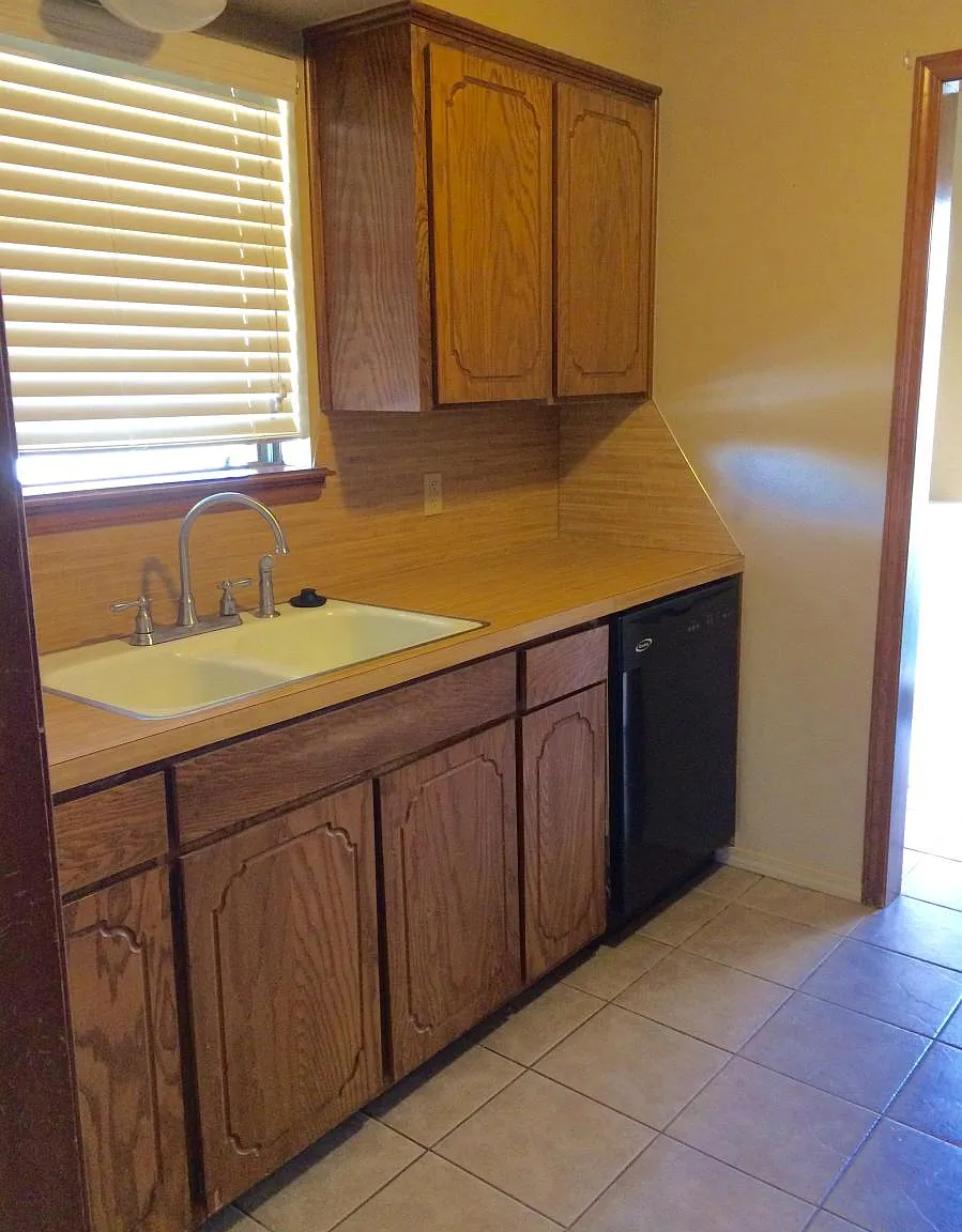 2 bed, 900 sqft, $895 — Photo 2