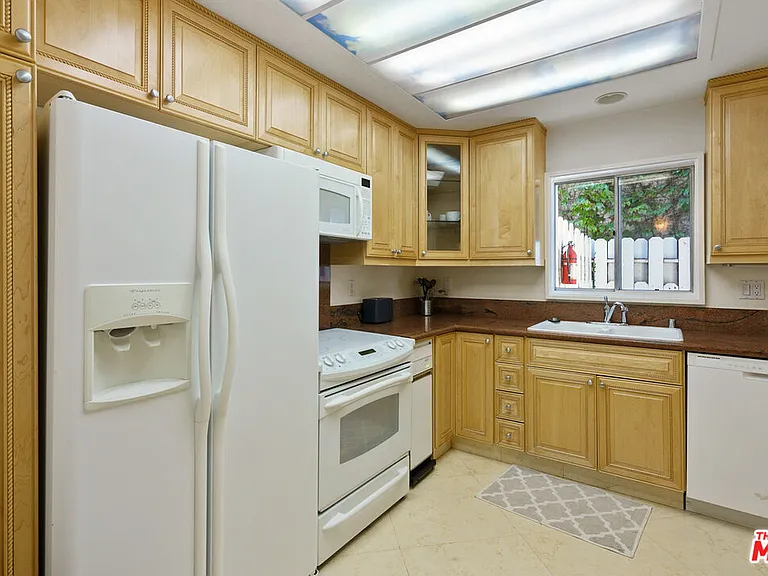 1131 Alta Loma Rd #602 — Photo 10