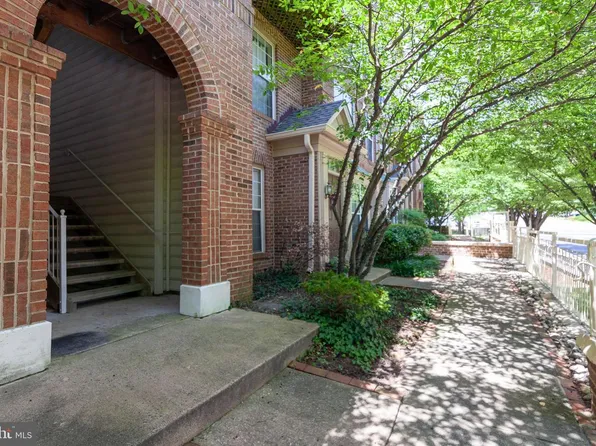 10359 Sager Ave APT 302, Fairfax, VA 22030
