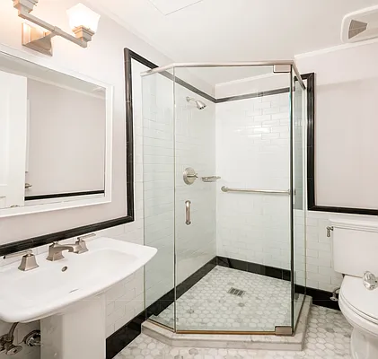 Sold by United Broking | media 12