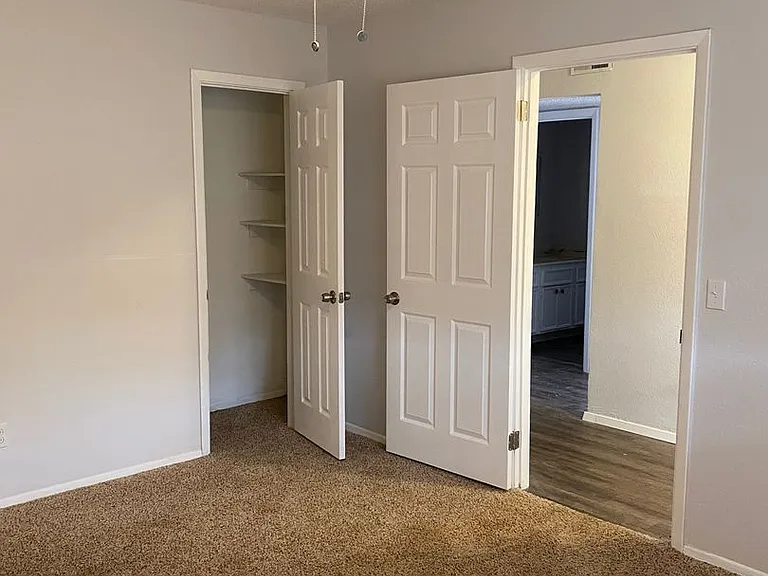 1908 Kirkland Dr — Photo 2