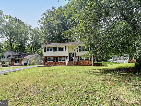 3rd image of 11002 Meadowlark Ln