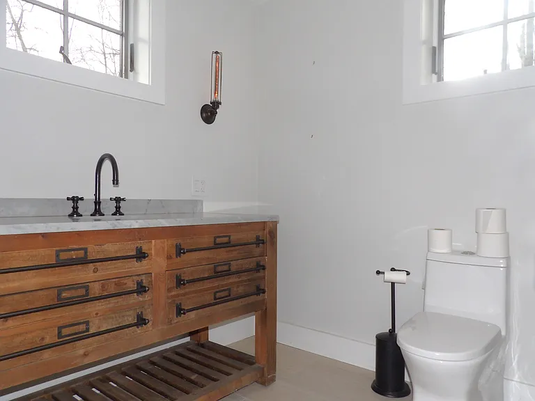 131 Montgomery St — Photo 14