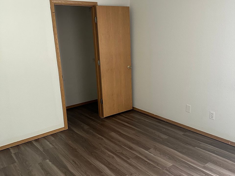 1st image of 127 Briarmeadow St