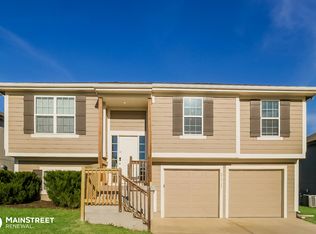 21717 Westover Rd, Peculiar, MO 64078