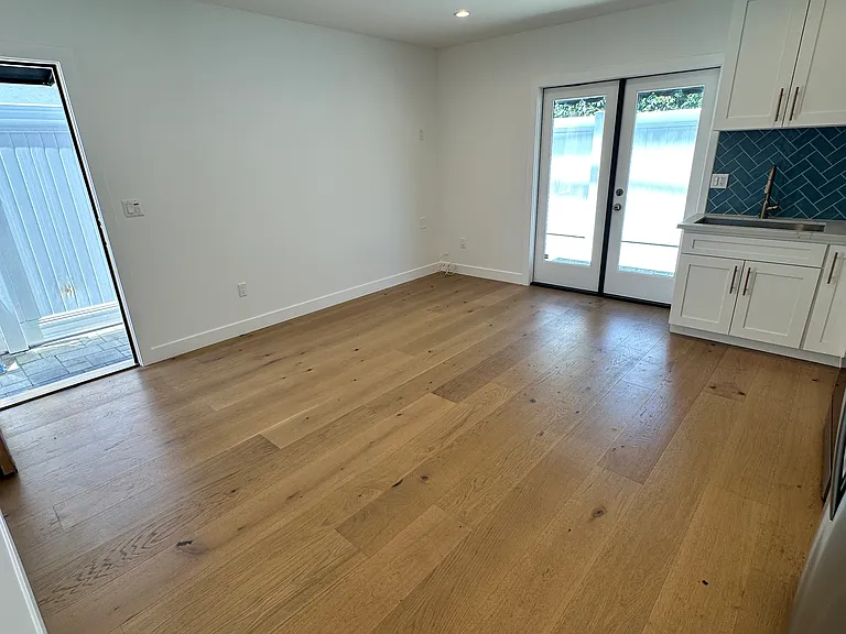 5421 Baltimore St — Photo 2