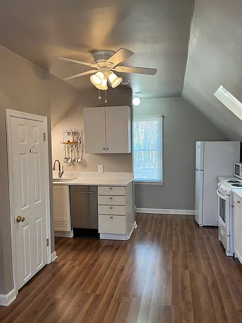 870 Carlton Rd — Photo 2