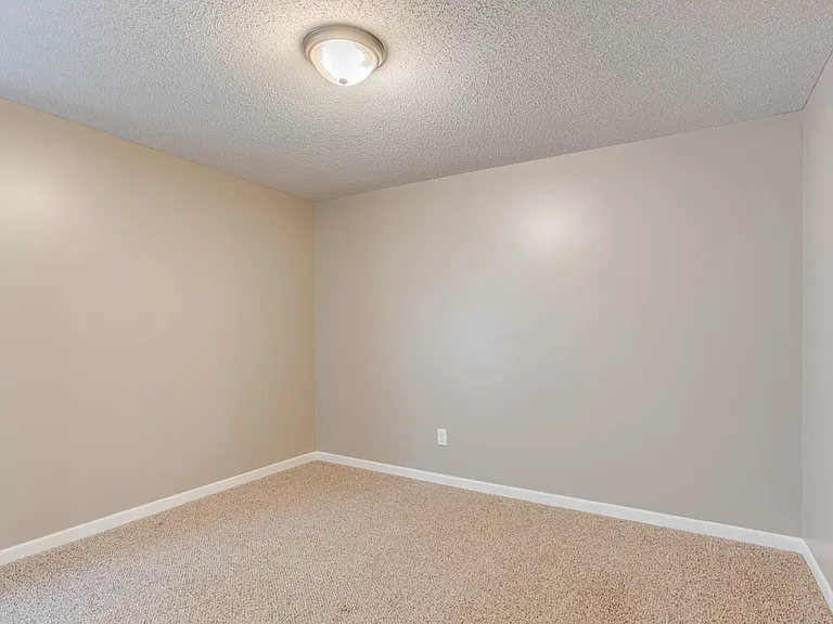 1054 E Karla Ct — Photo 28