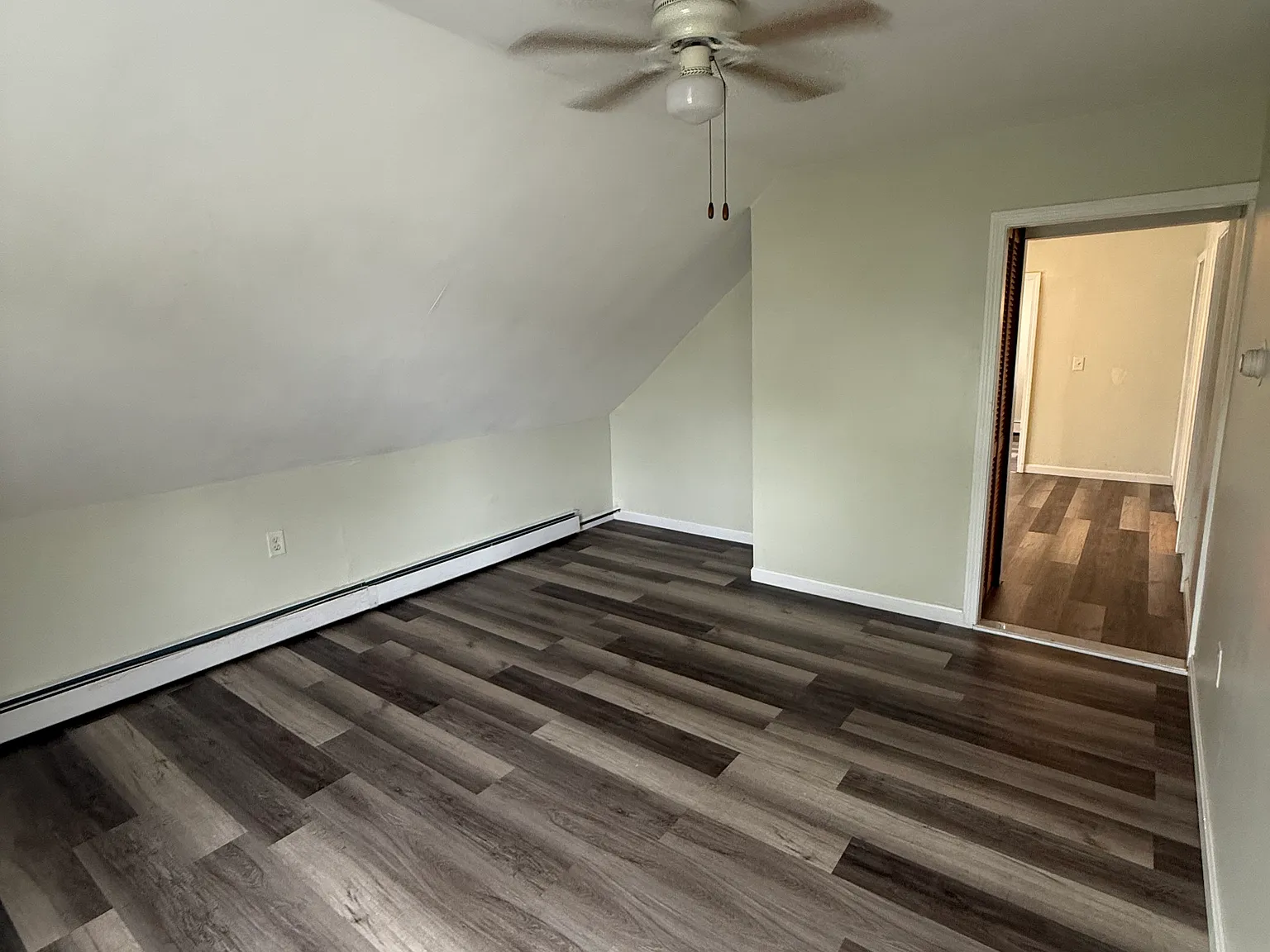2 bed, 1000 sqft, $1,600 — Photo 3
