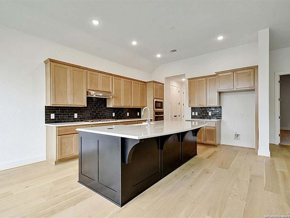 4th image of 1629 Allington Park
