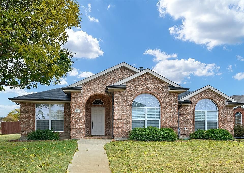1st image of 1906 Thornhill Way