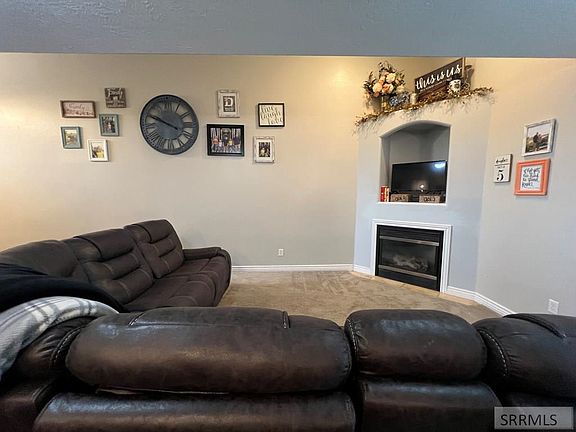 5th image of 375 N 4 W APT 2