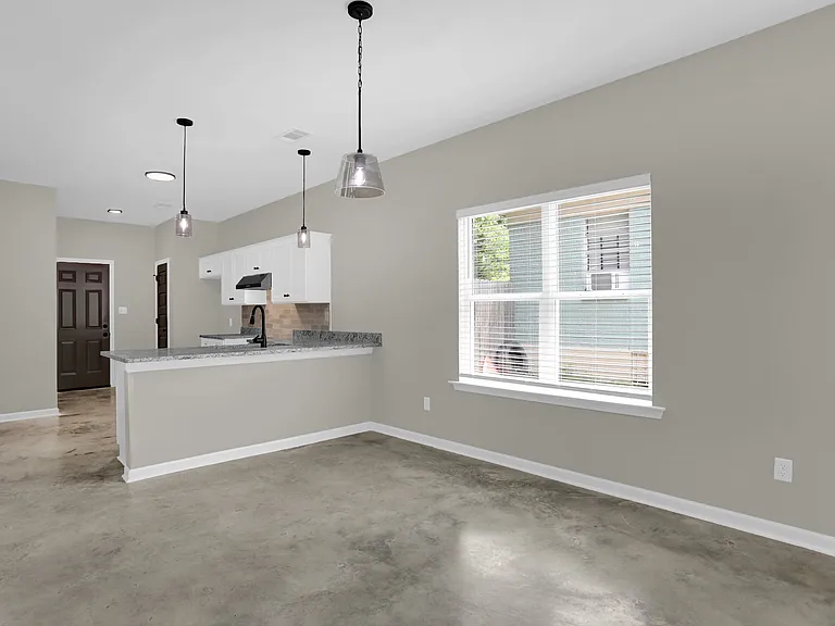 680 Boston St — Photo 8