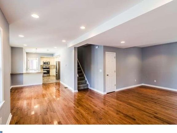 5th image of 908 Marion Ave