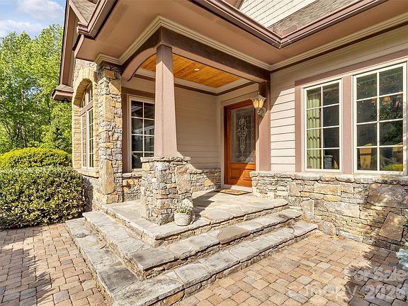 3rd image of 149 Cardinal Ln
