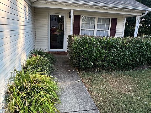 2nd image of 1117 S Hampton Close