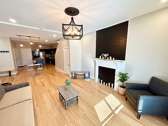 2nd image of 904 W Rich St