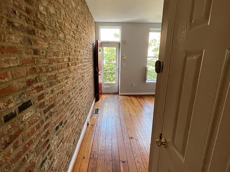 627 Harvey St — Photo 6