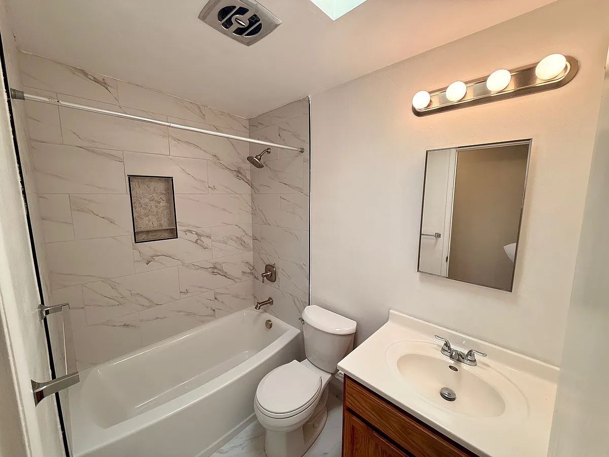Building Photo - 972 E Larkspur Dr