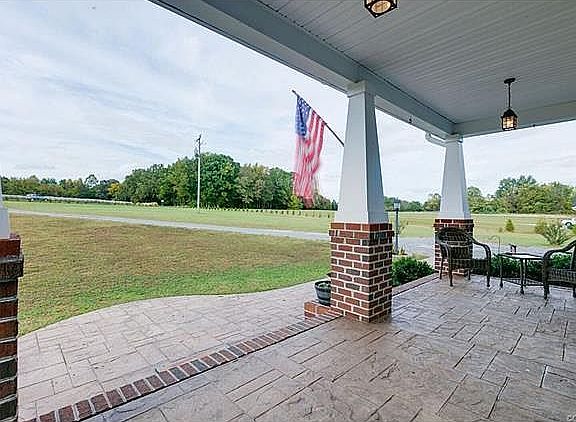 4th image of 21715 Cherry Row Ln
