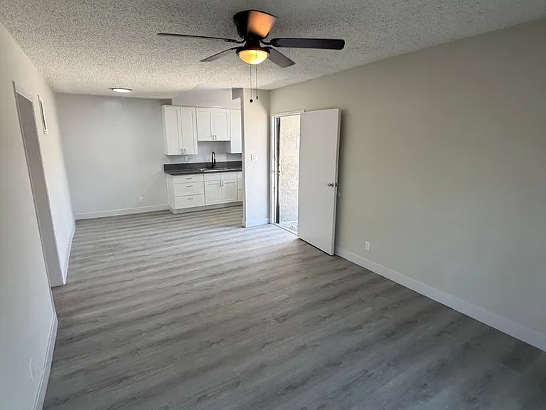 1334 W 93rd St — Photo 2