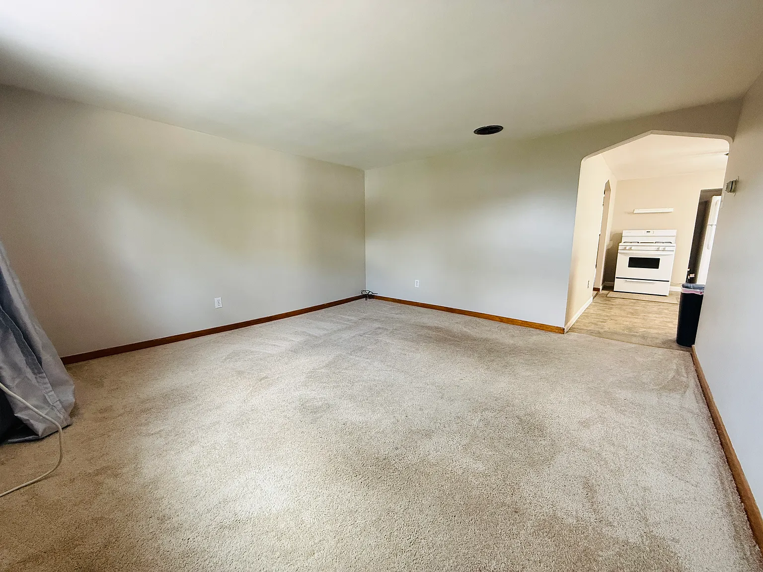 2 bed, 650 sqft, $1,000 — Photo 4