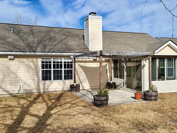 4th image of 307 Smallwood Ct