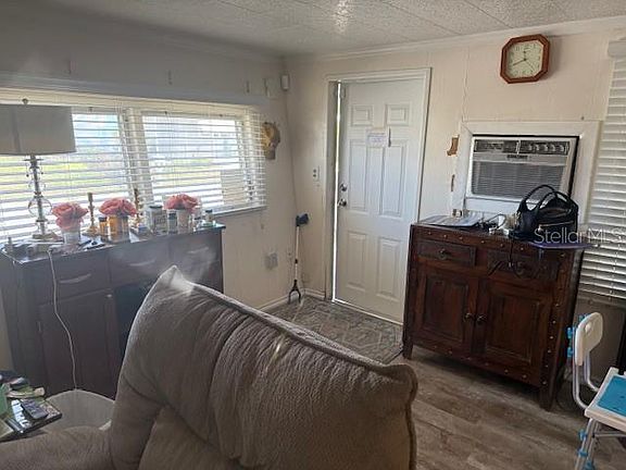 5th image of 620 49th Ave W