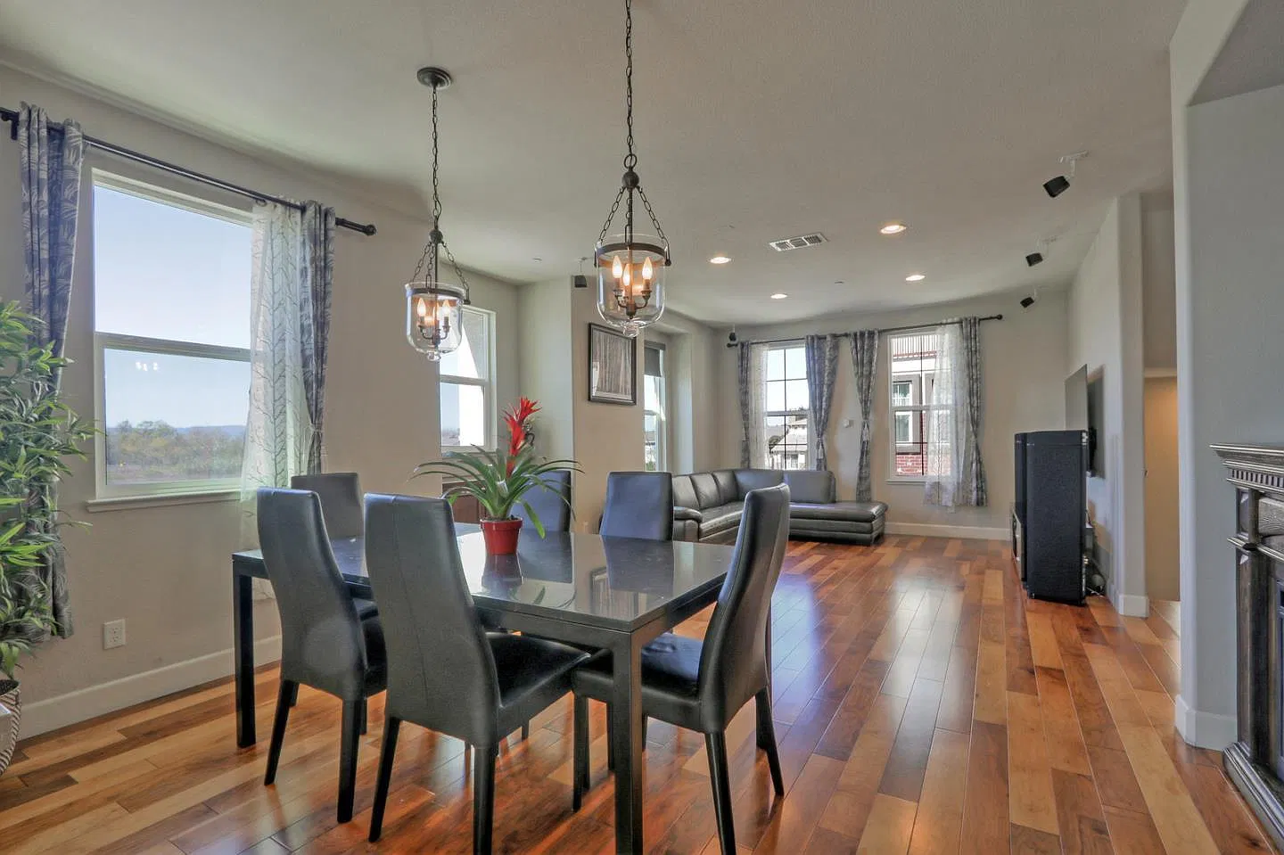 4 bed, 3.5 bath, 1851 sqft, $4,800 — Photo 4