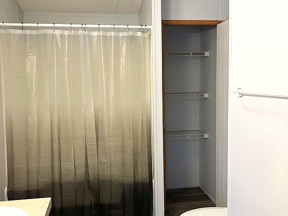 4th image of 101 N Michigan St #38