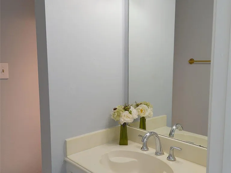 6707 Las Brisas Dr — Photo 10